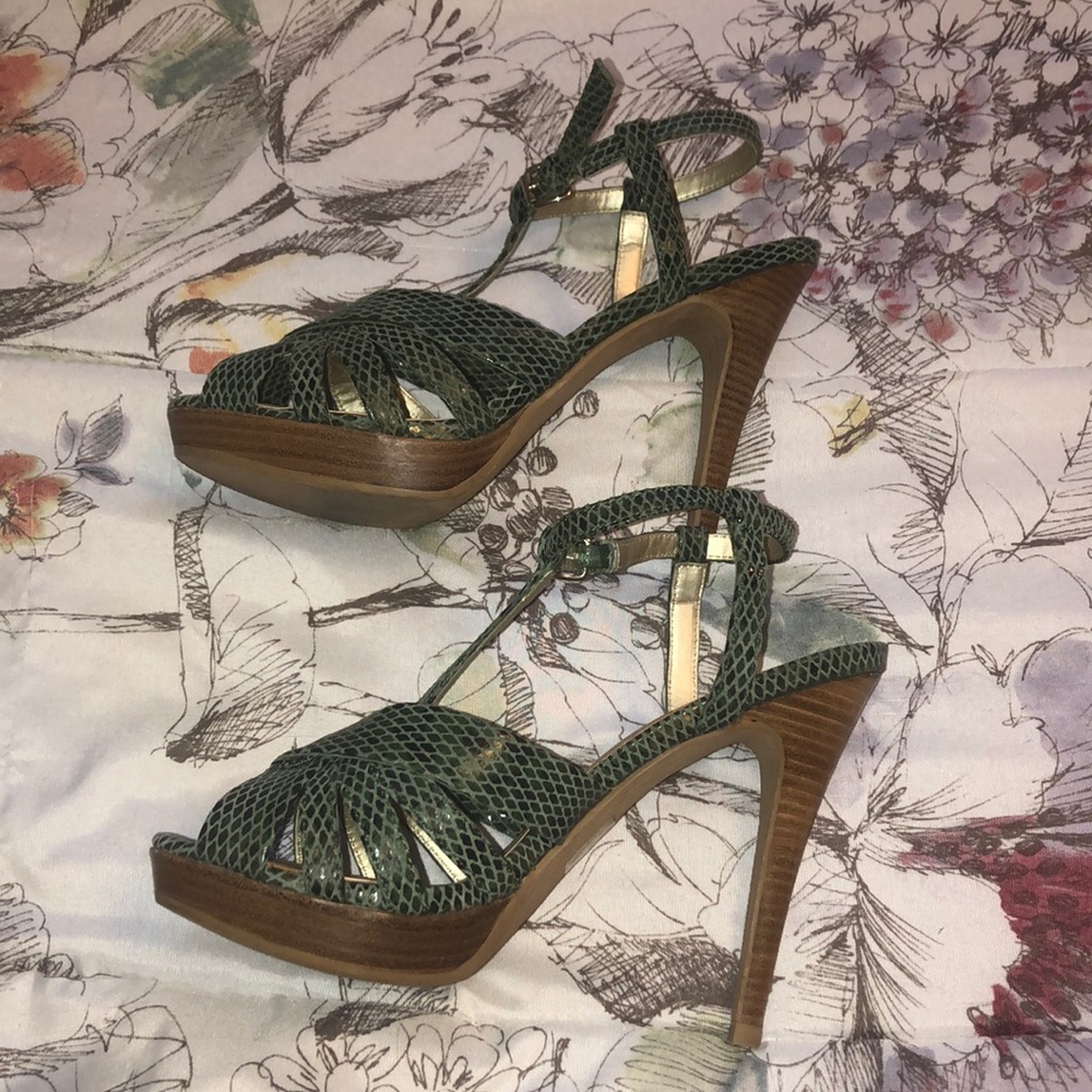 Heels - Picture 3 of 6